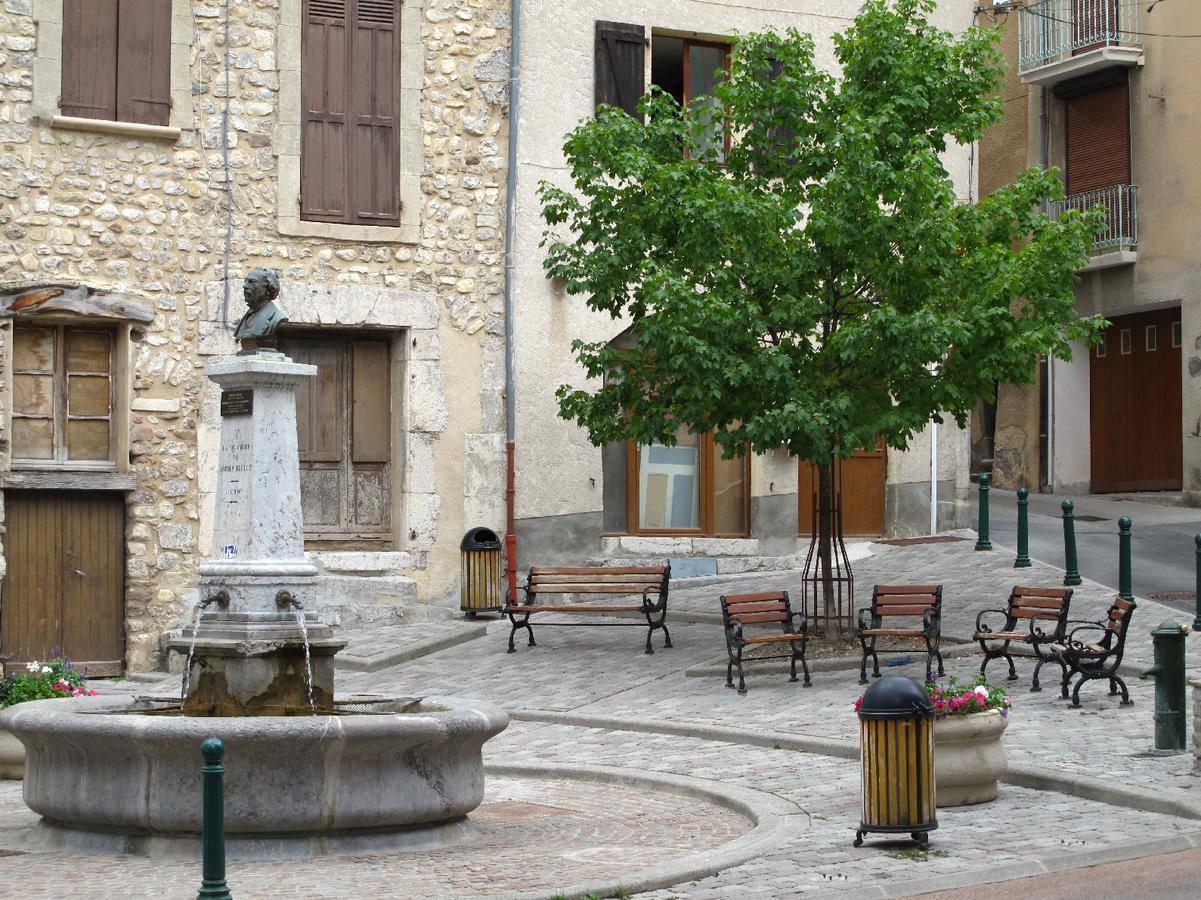 Au Vieux Tilleul Bed & Breakfast Veynes Exterior photo